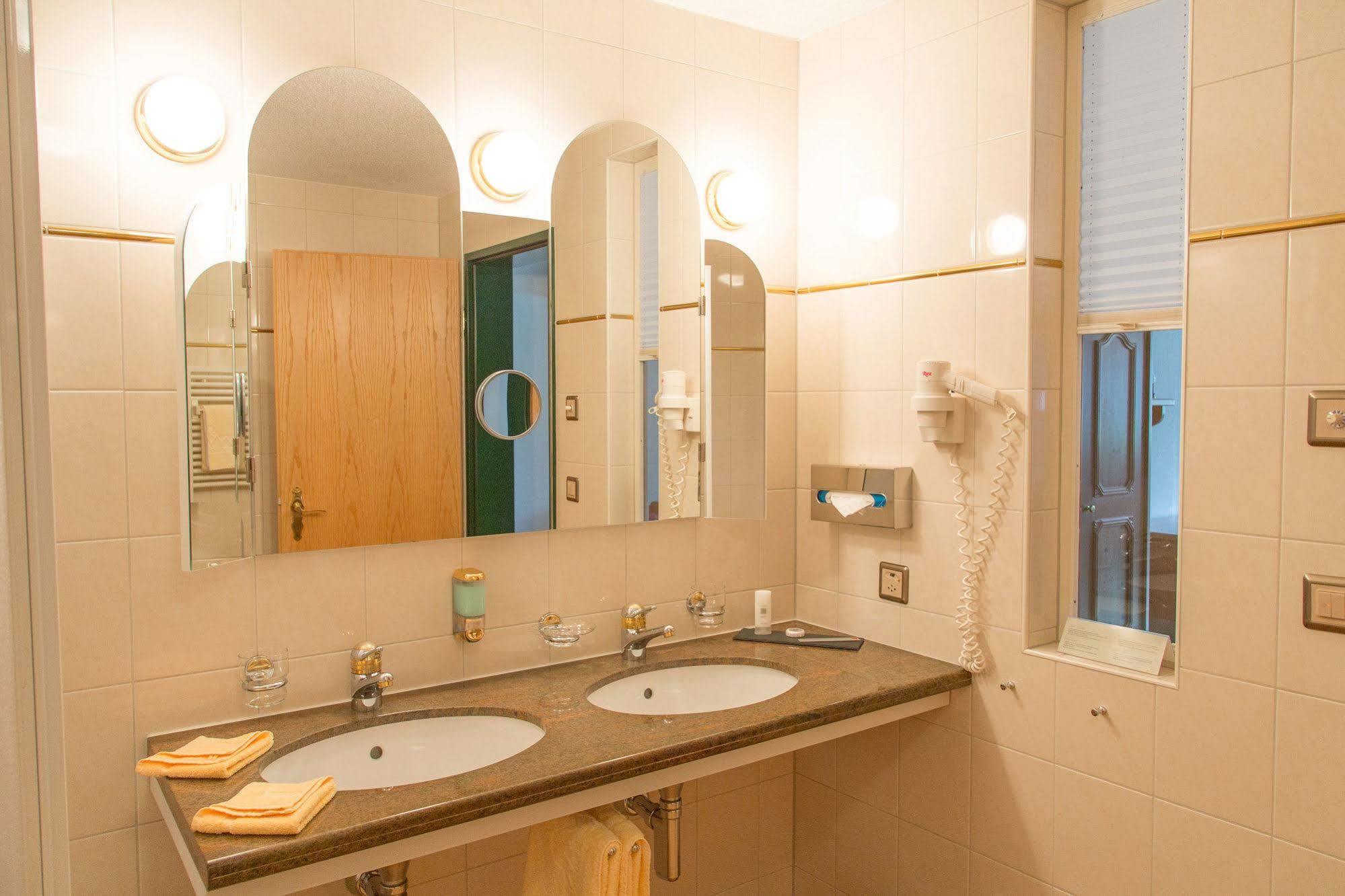 לנק Hotel Simmenhof מראה חיצוני תמונה